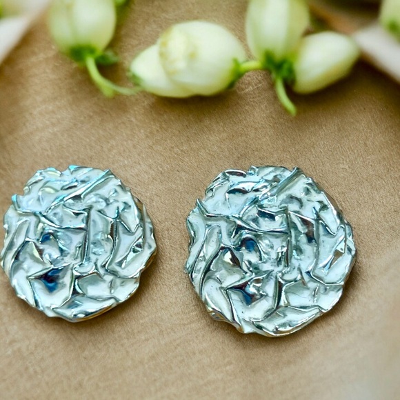 Sarah Coventry Jewelry - Vintage Sarah Cov Designer Silver Tone White Round Statement Clip On Earrings